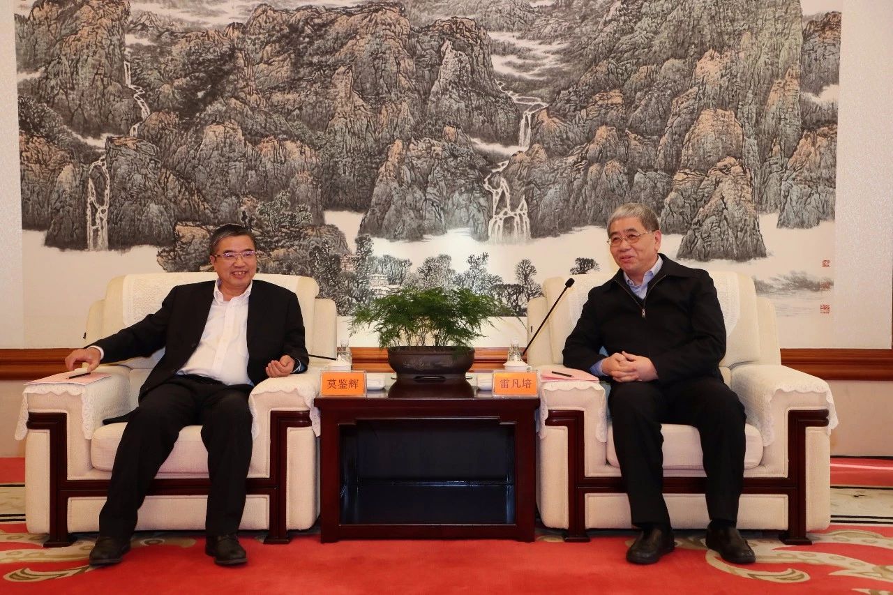 雷凡培會(huì)見中國船級(jí)社黨委副書記、總裁莫鑒輝一行