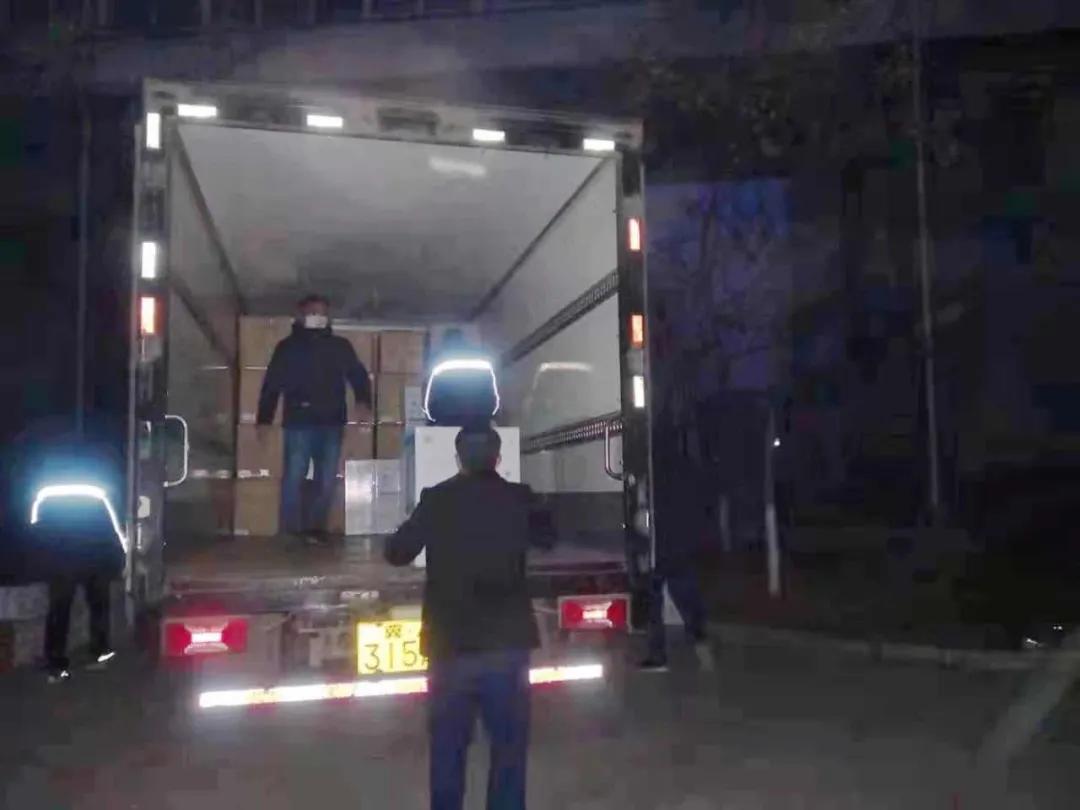 這樣深夜連續(xù)作業(yè)，已堅(jiān)持了多日